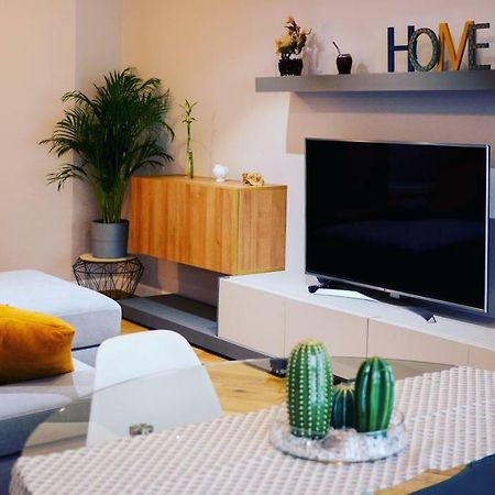 Hexagonal Design Apartment Valence Extérieur photo