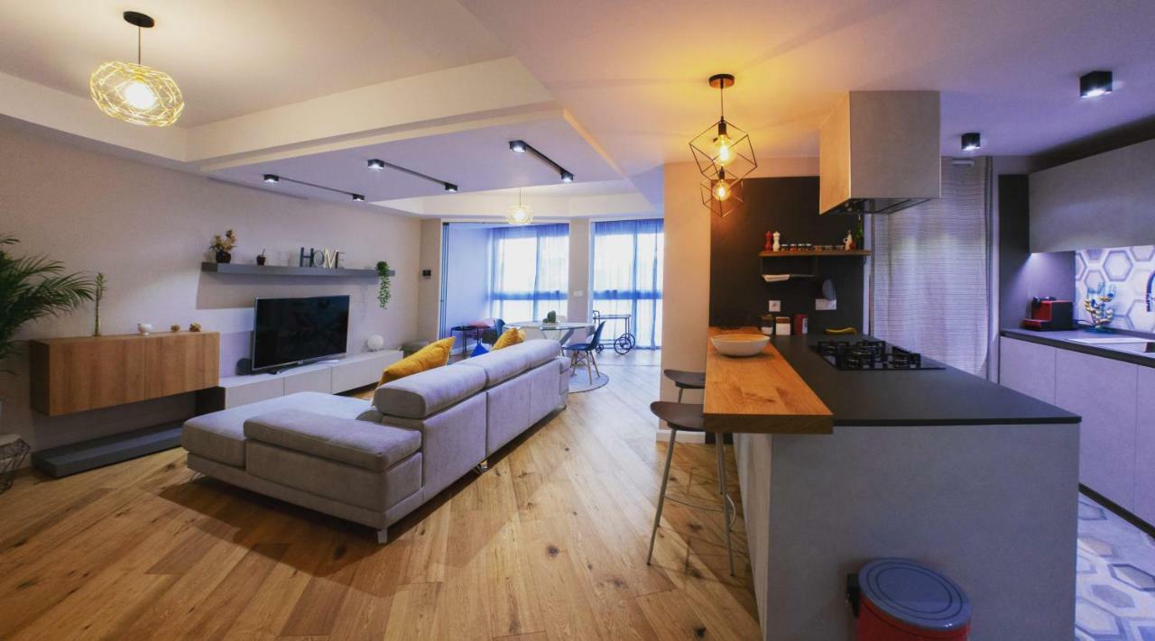 Hexagonal Design Apartment Valence Extérieur photo
